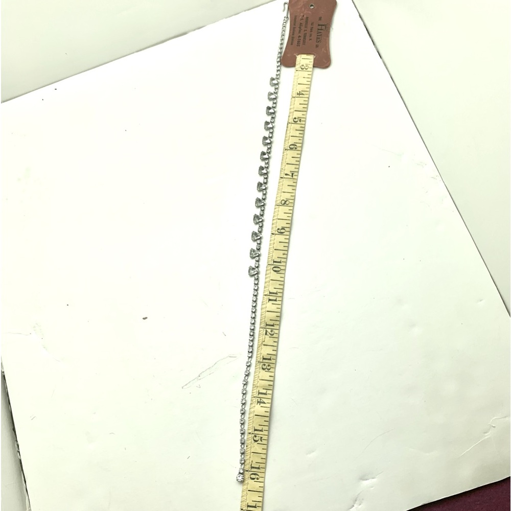 Unsigned Vintage white Rhinestone & Silver Necklace Very Good Condition - Picture 4 of 5